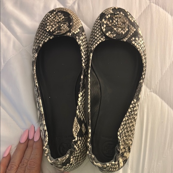 Women's Tory Burch Black and Cream Ballet Flats - Picture 1 of 6